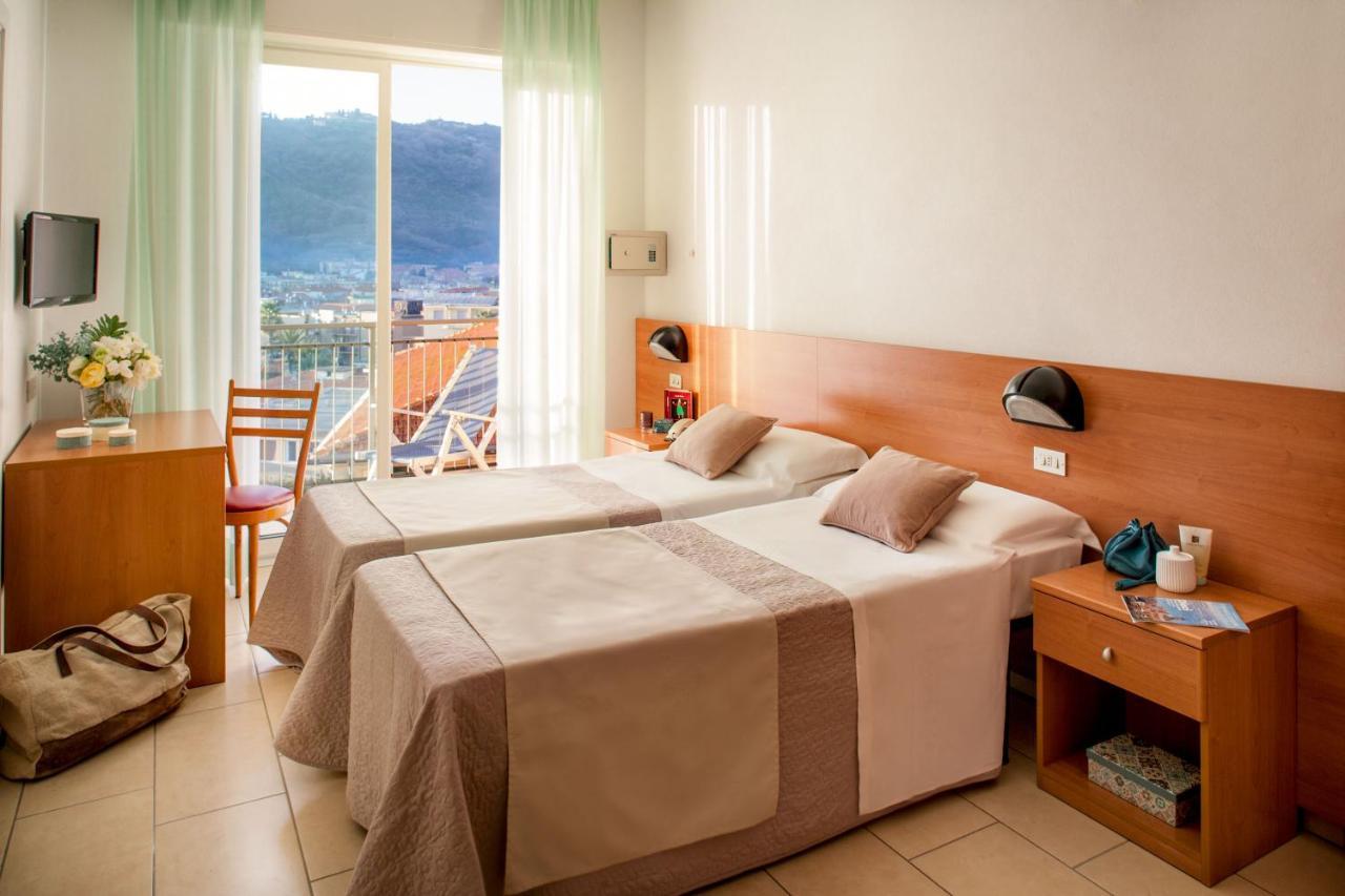 Hotel Europa Finale Ligure Zewnętrze zdjęcie
